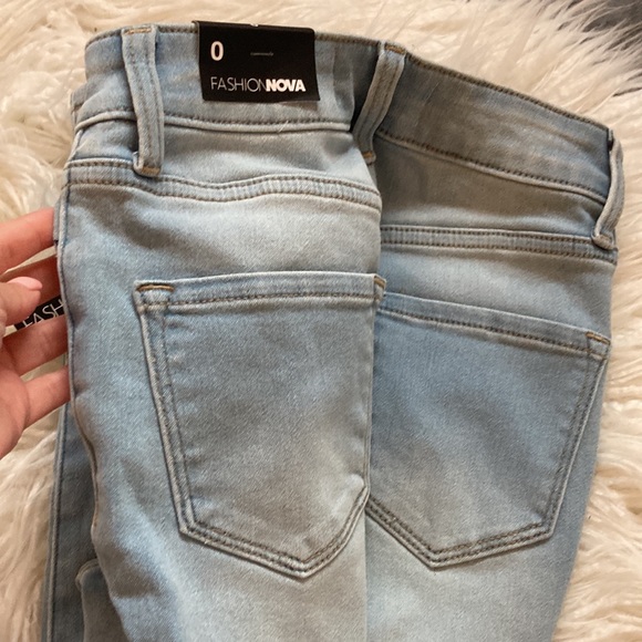 NWT FASHION NOVA JEANS - Picture 2 of 3